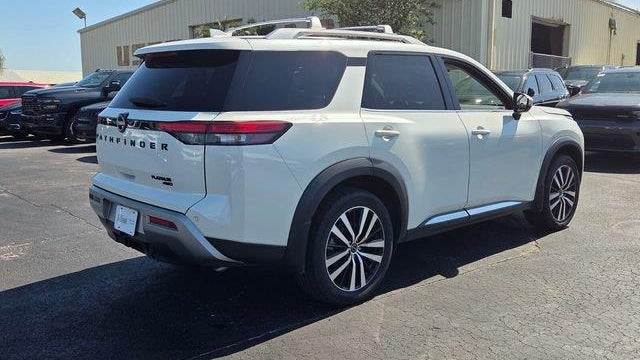2023 Nissan Pathfinder Platinum