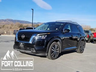 2024 Nissan Pathfinder with Super Black Exterior