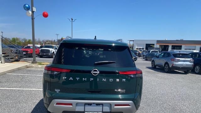 2024 Nissan Pathfinder Platinum