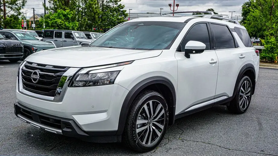 2025 Nissan Pathfinder Platinum