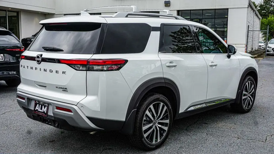 2025 Nissan Pathfinder Platinum
