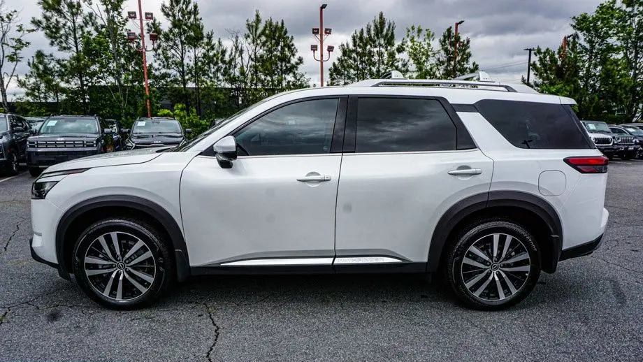 2025 Nissan Pathfinder Platinum