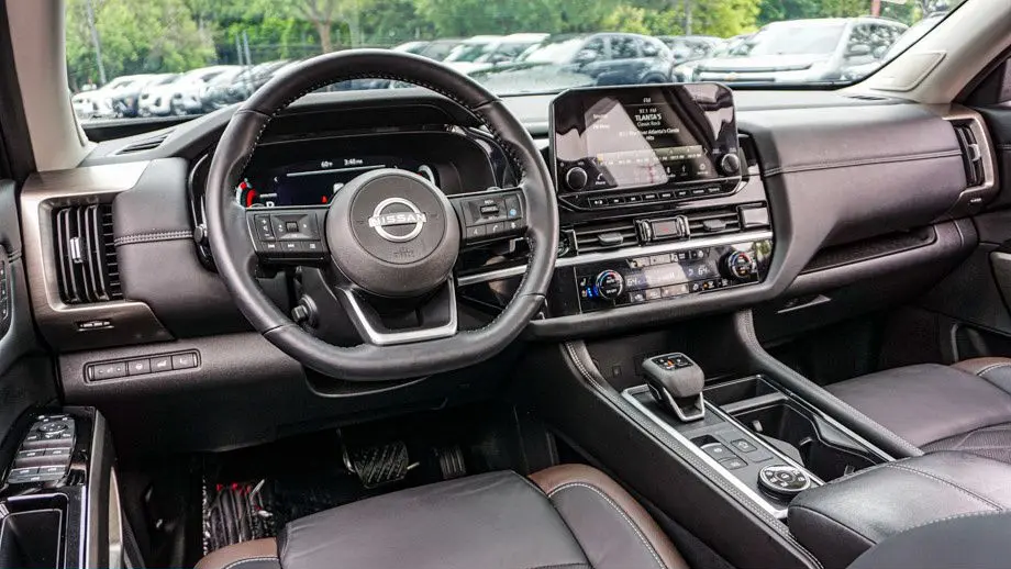 2025 Nissan Pathfinder Platinum