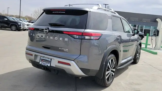 2024 Nissan Pathfinder Platinum