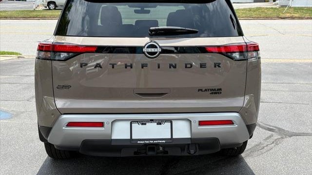 2025 Nissan Pathfinder Platinum