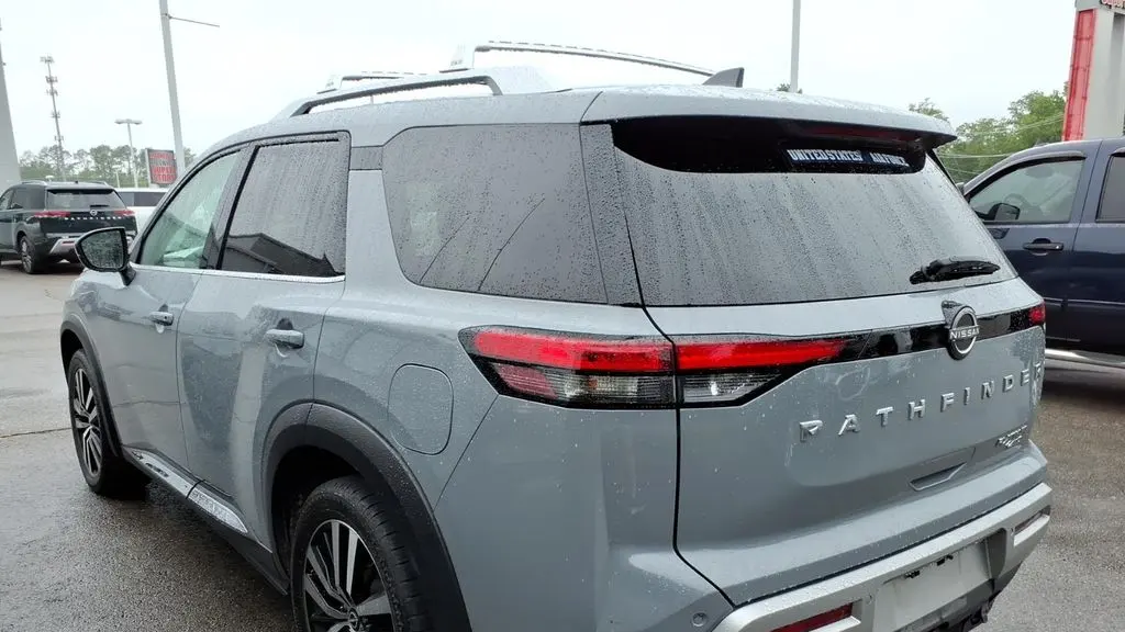 2023 Nissan Pathfinder Platinum