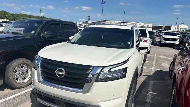 2024 Nissan Pathfinder Platinum