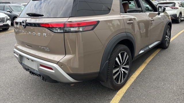 2023 Nissan Pathfinder Platinum