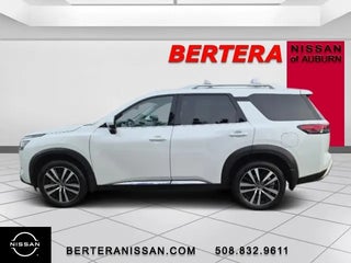 2025 Nissan Pathfinder with Everest White Pearl Tricoat Exterior