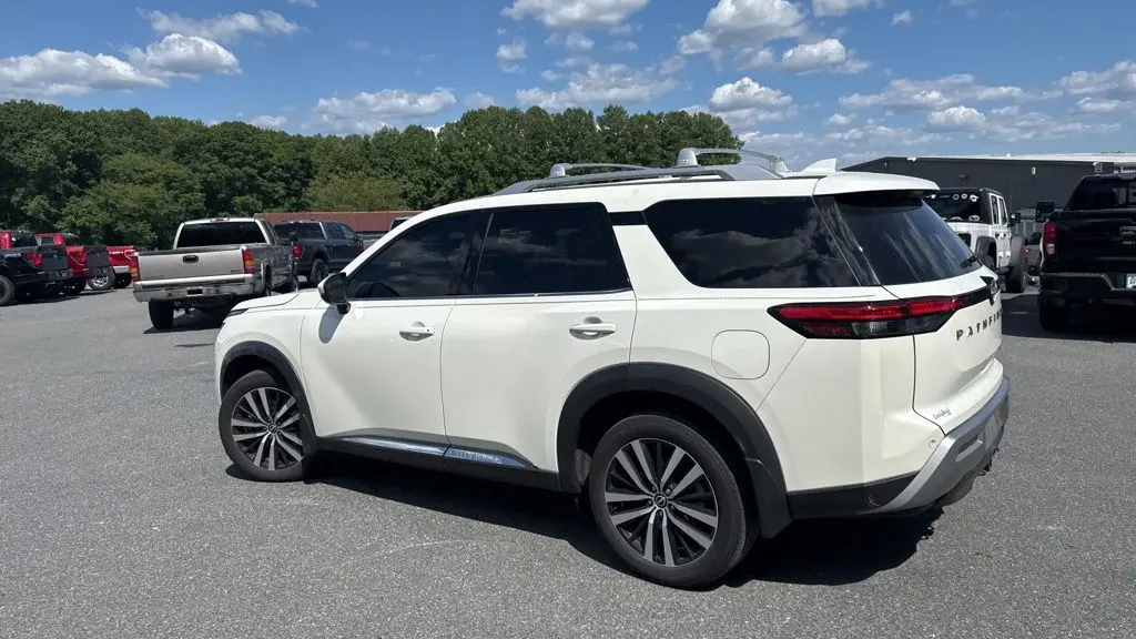2024 Nissan Pathfinder Platinum
