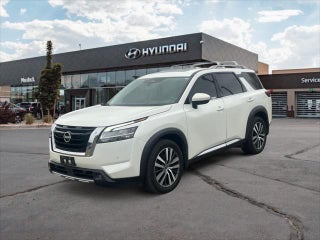 2022 Nissan Pathfinder with Pearl White Tricoat Exterior