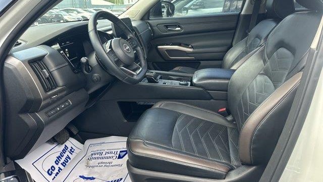 2023 Nissan Pathfinder Platinum