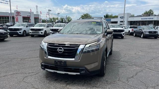 2023 Nissan Pathfinder Platinum