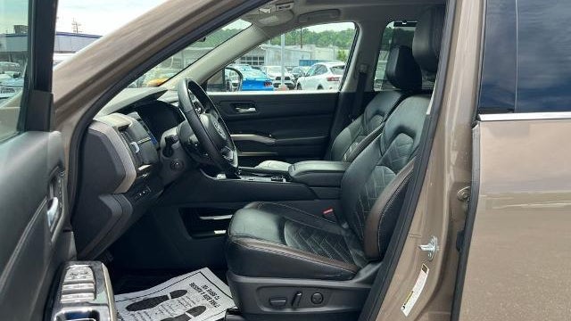 2023 Nissan Pathfinder Platinum