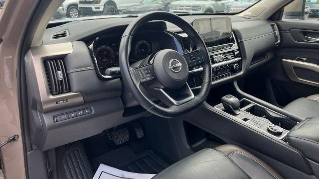 2023 Nissan Pathfinder Platinum