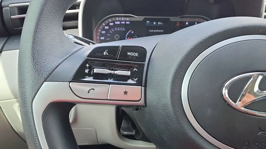 2023 Hyundai TUCSON SE