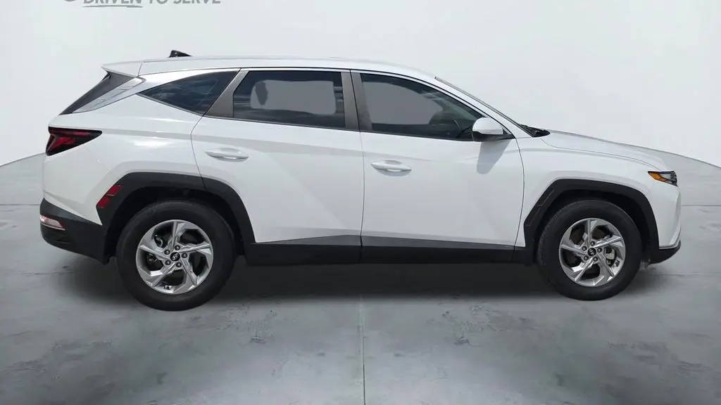 2023 Hyundai TUCSON SE