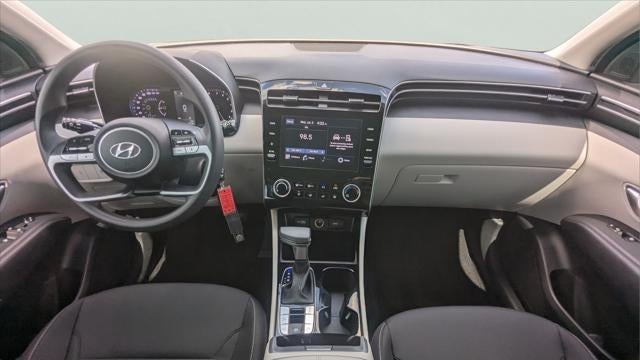 2023 Hyundai TUCSON SE