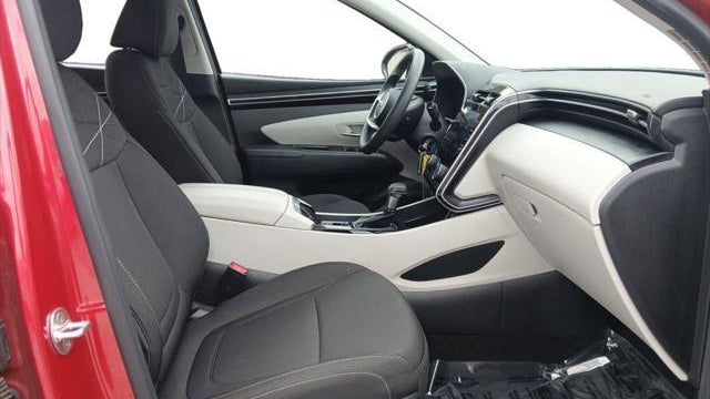 2023 Hyundai TUCSON SE