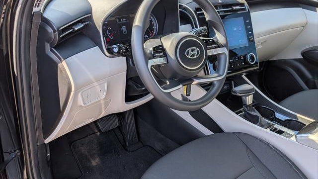 2023 Hyundai TUCSON SE