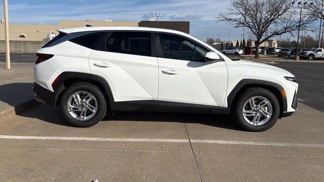 2025 Hyundai TUCSON SE