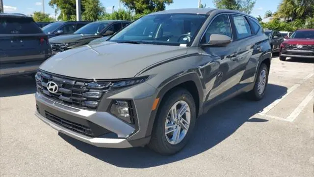 2026 Hyundai TUCSON SE