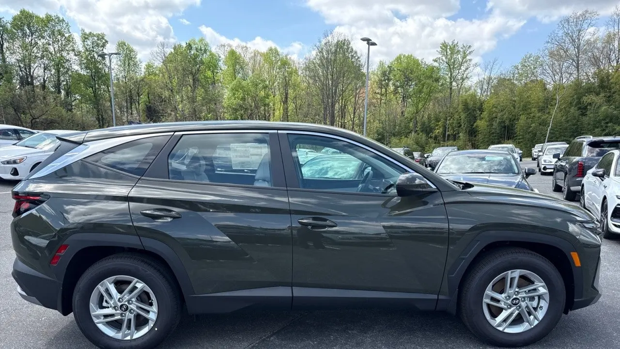 2026 Hyundai TUCSON SE