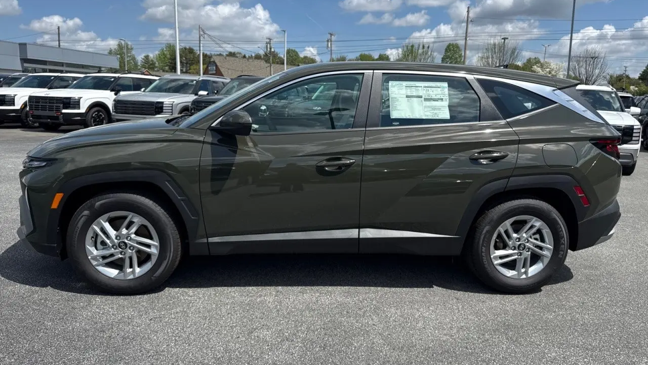 2026 Hyundai TUCSON SE