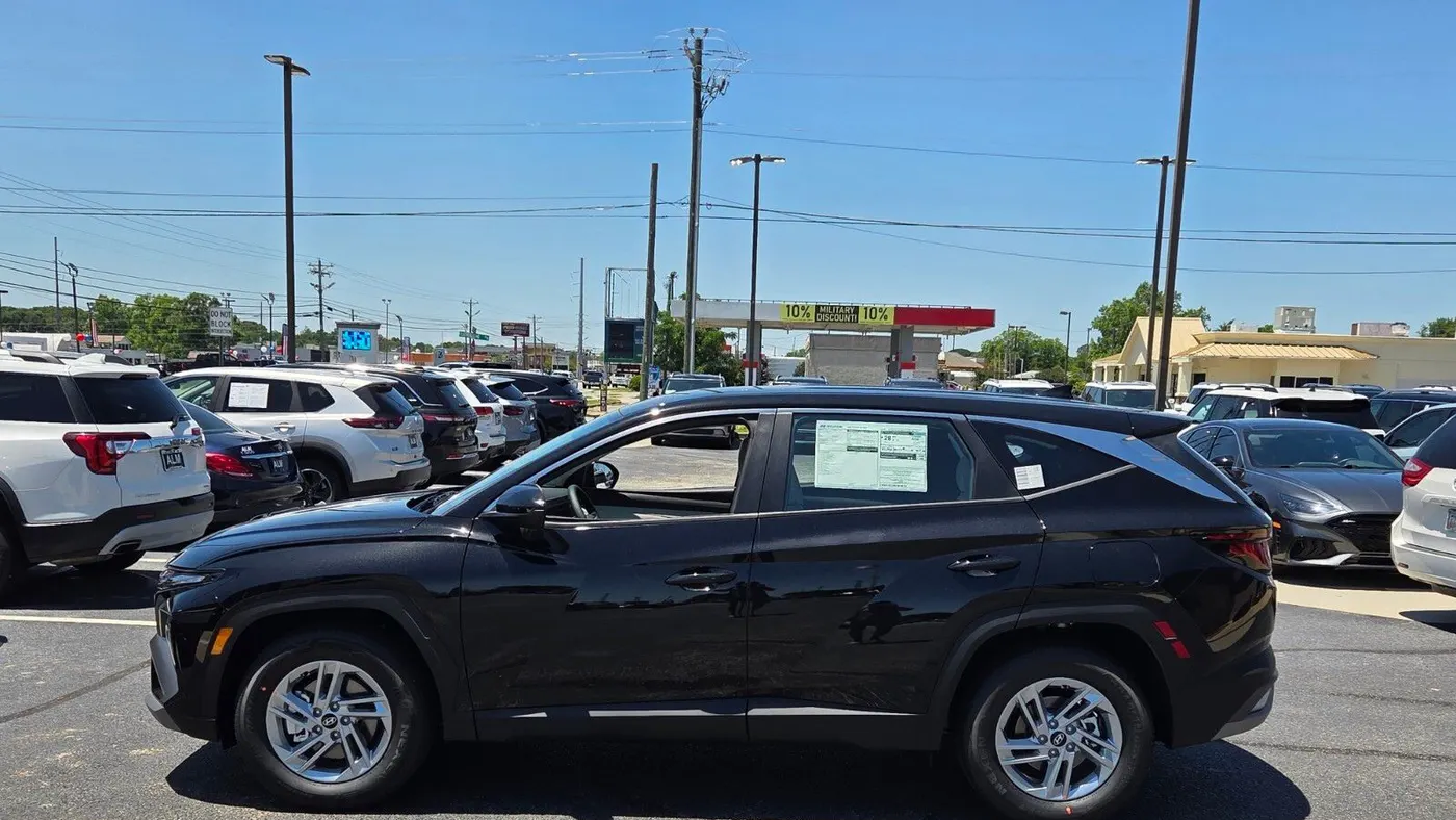 2026 Hyundai TUCSON SE