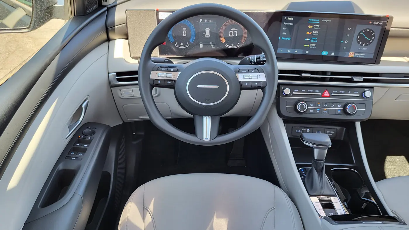 2026 Hyundai TUCSON SE