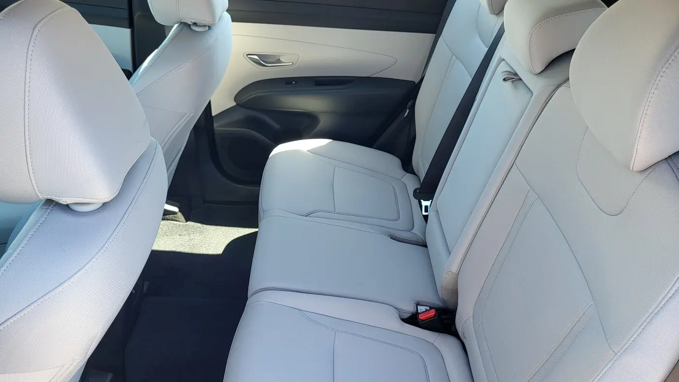 2026 Hyundai TUCSON SE
