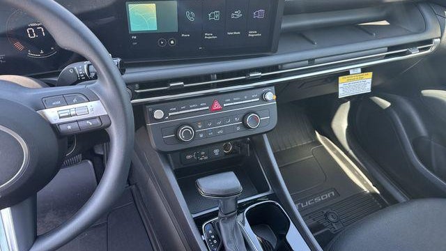 2026 Hyundai TUCSON SE