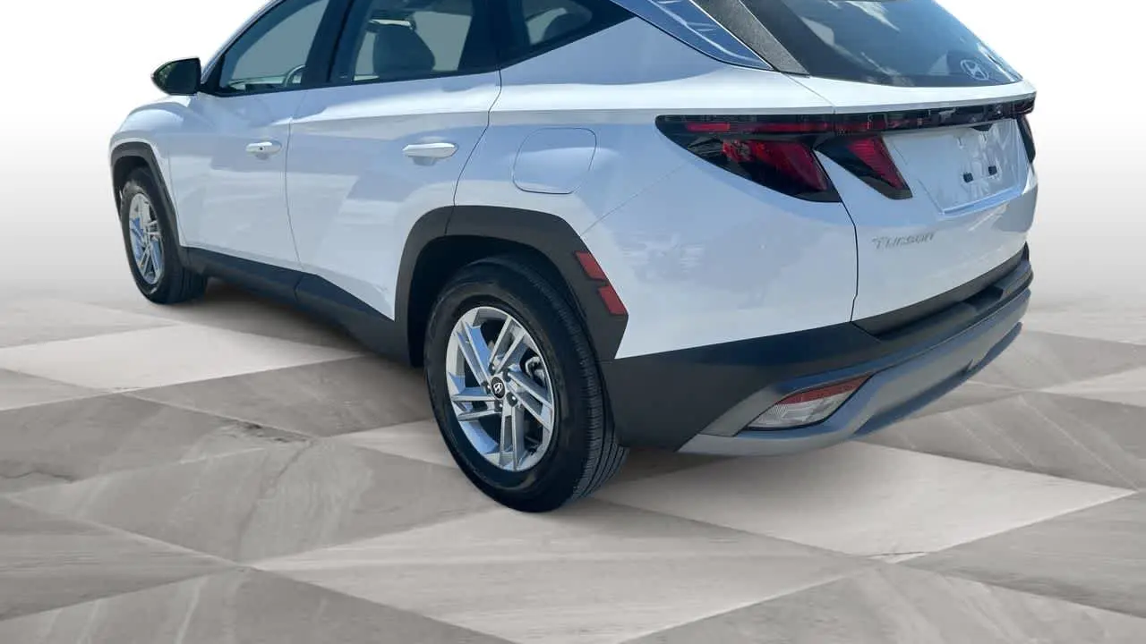 2026 Hyundai TUCSON SE