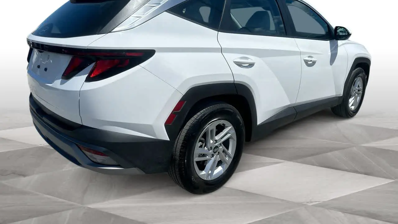 2026 Hyundai TUCSON SE