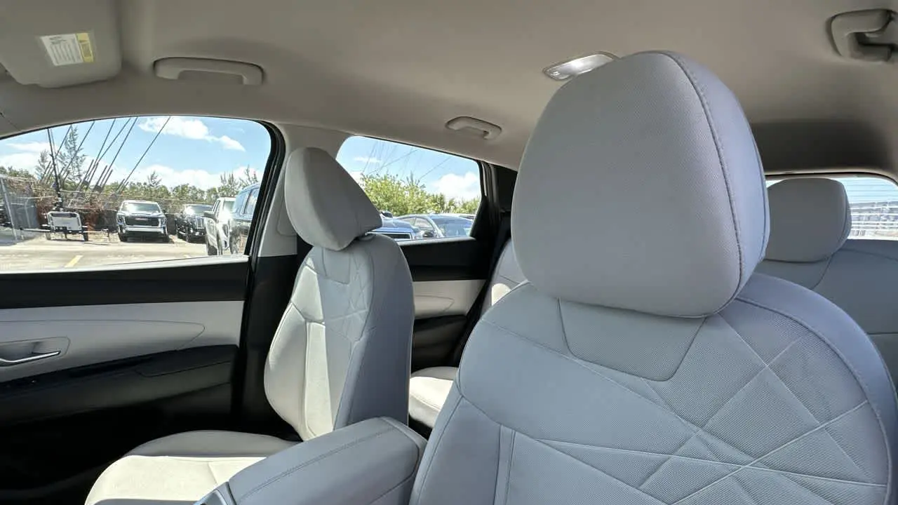 2026 Hyundai TUCSON SE