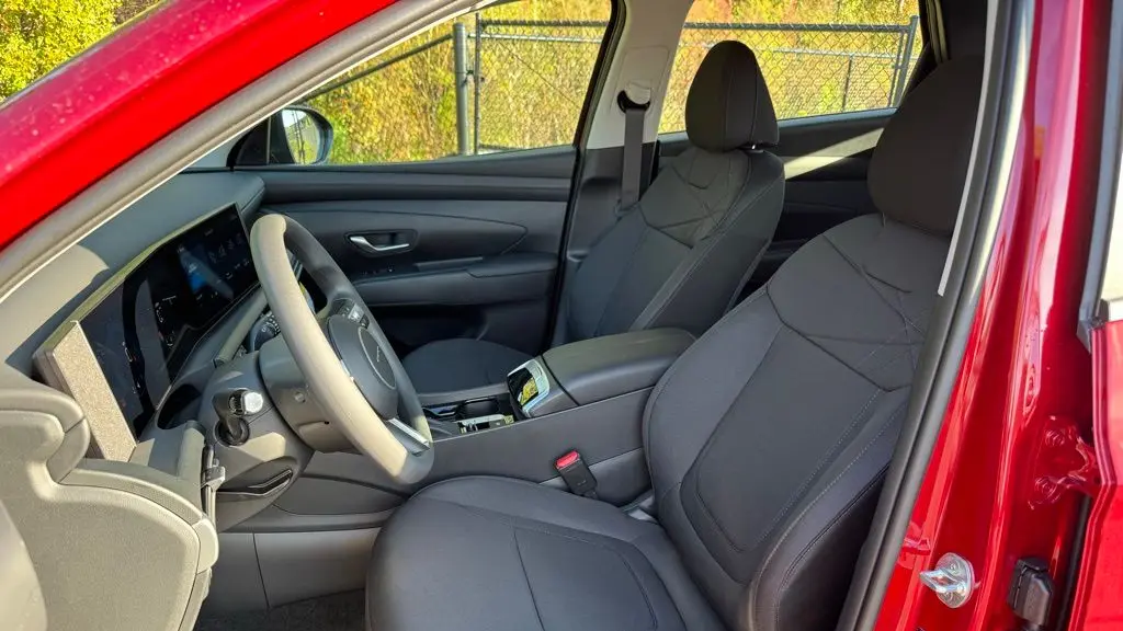 2026 Hyundai TUCSON SE