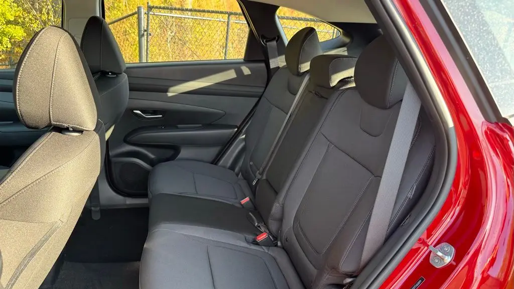 2026 Hyundai TUCSON SE