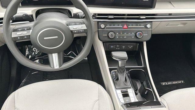 2025 Hyundai TUCSON SE