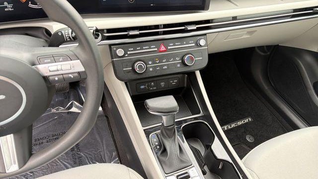 2025 Hyundai TUCSON SE