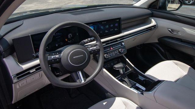 2026 Hyundai TUCSON SE