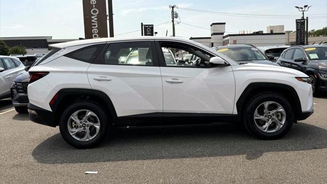 2023 Hyundai TUCSON SE