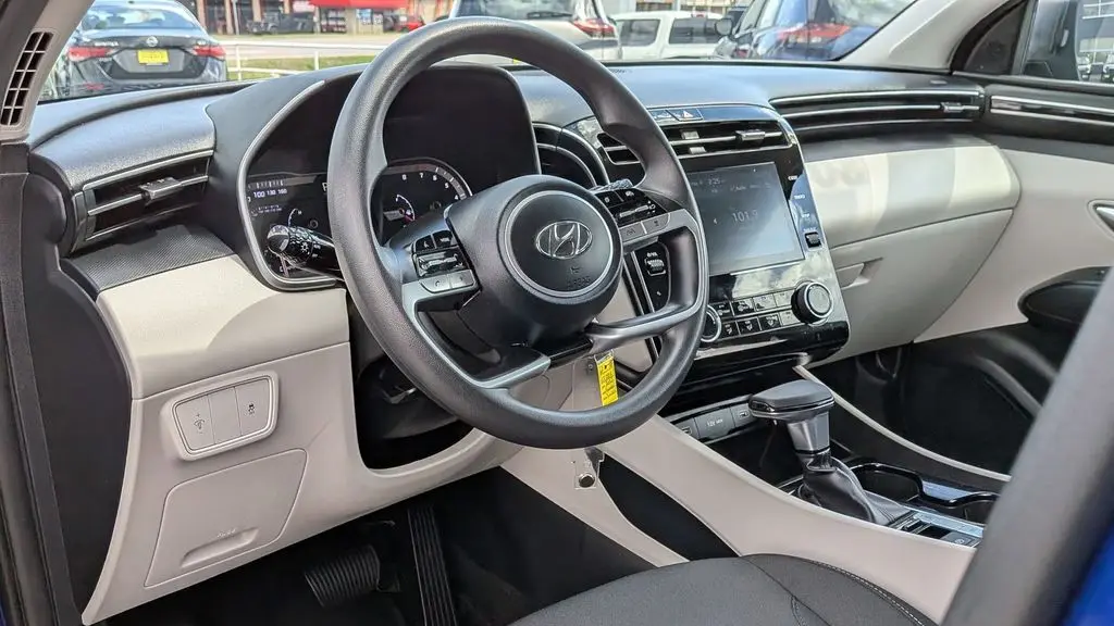 2023 Hyundai TUCSON SE