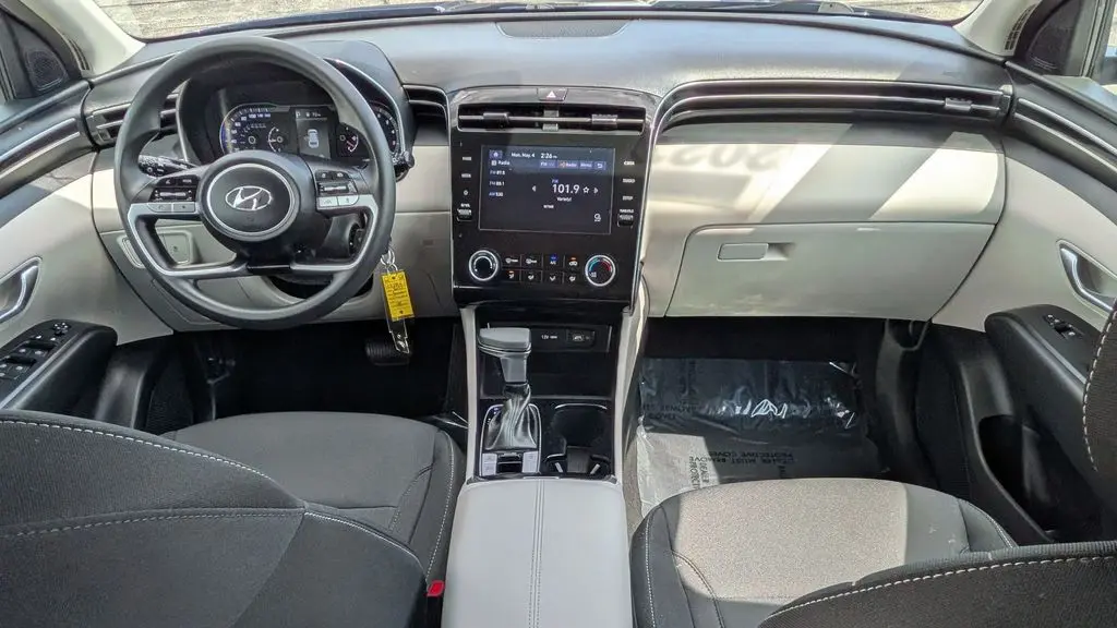 2023 Hyundai TUCSON SE