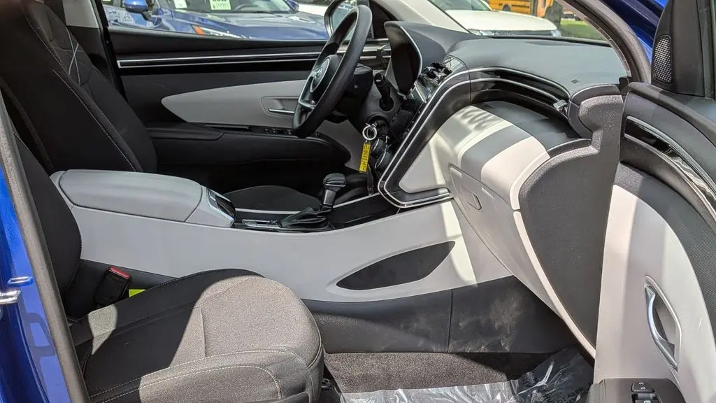 2023 Hyundai TUCSON SE
