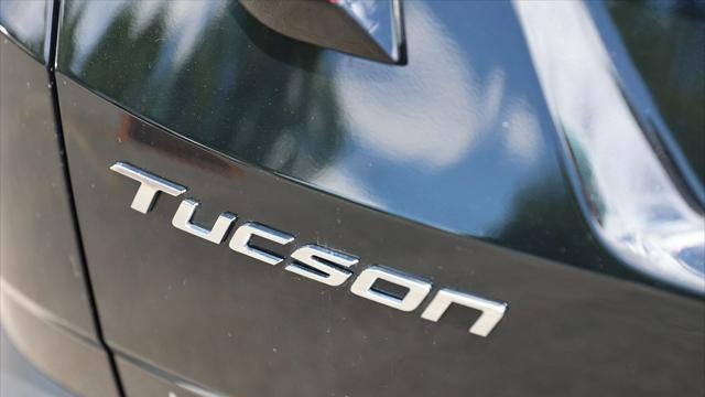 2023 Hyundai TUCSON SE