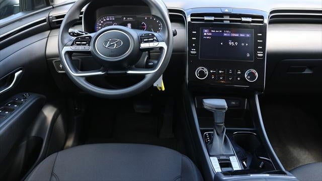 2023 Hyundai TUCSON SE