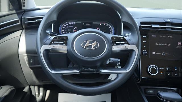 2023 Hyundai TUCSON SE
