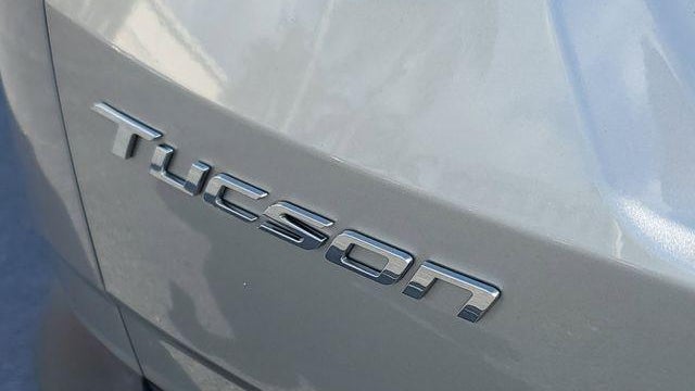 2023 Hyundai TUCSON SE