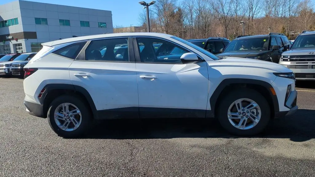 2025 Hyundai TUCSON SE