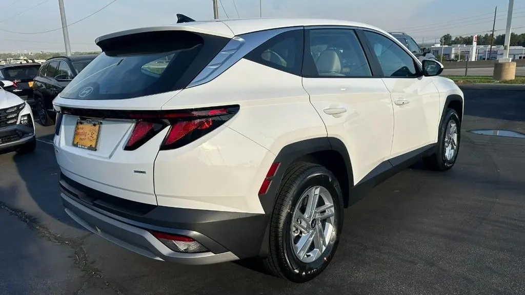 2026 Hyundai TUCSON SE